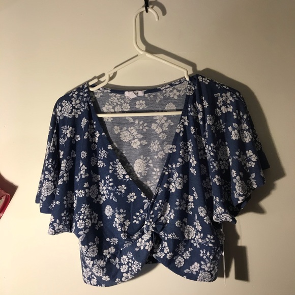 Blue and white floral wrapped blouse - Picture 1 of 4